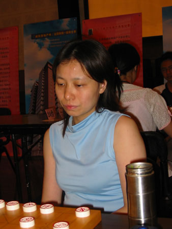 象棋一级棋士赛21日在中国棋院继续进行,女子特级大师张国凤逐渐进入